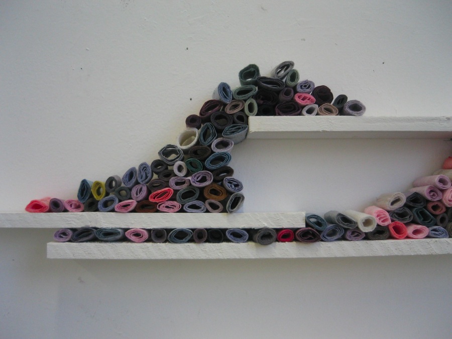 Caterina Sega, Rotolini, stoffa, dimensioni variabili, 2010