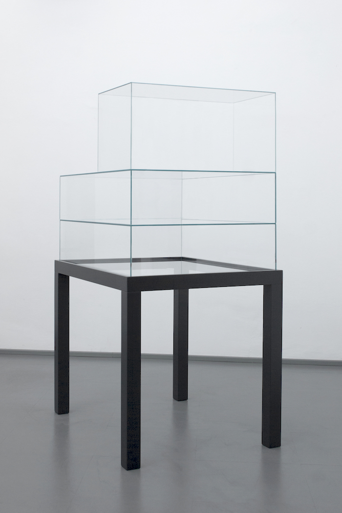 Davide Allieri,   0.488,   2015,   installazione,   legno,   vetro,   200x100x90 cm