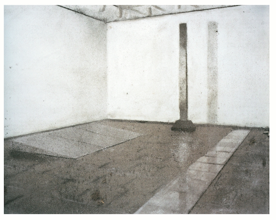 Vik Muniz, Picture of Dust, 2000, stampa al bagno di sbianca, 112 x 263 cm, Collezione privata, Roma. Foto Studio Boys, Roma