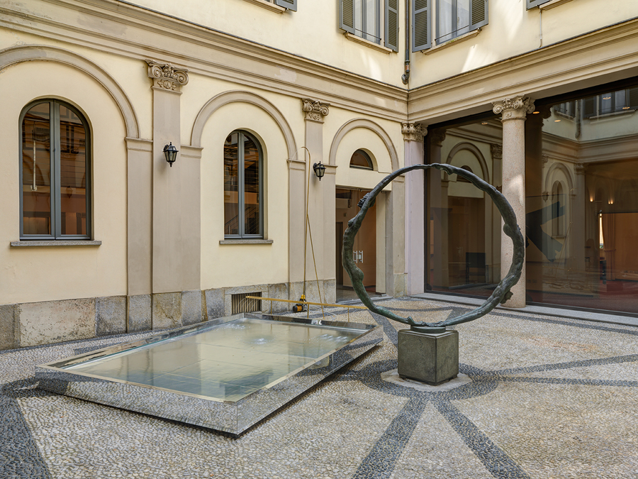 Santo Tolone,   installation view,   Je Ne Sais What?,   Studio Carnelutti Associati,   Milano,   credits Alessandro Zambianchi