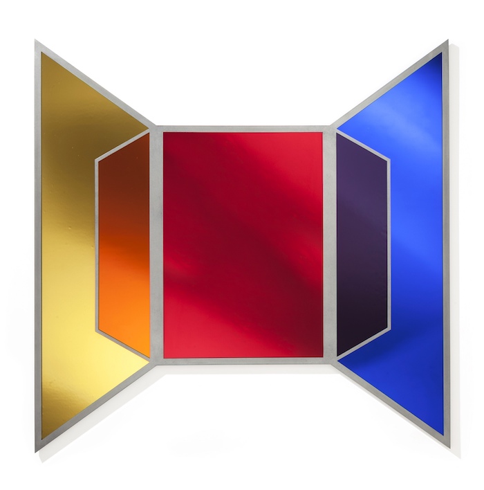 Paradisoterrestre, Pierre Gonalons, 2016, Devotion, Specchio in vetro colorato con struttura in acciaio lucido, cm. 122 x H 122 - FOTO DI Pierre Gonalons