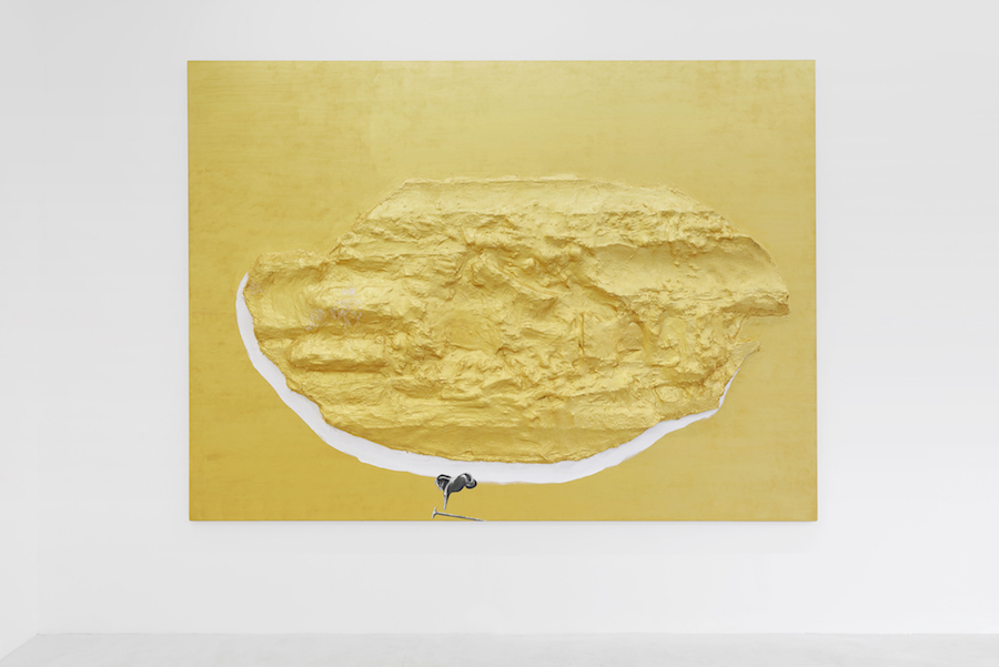 Pietra, 2017, huile et acrylique sur toile résinée et façonnée, 220 x 310 x 25 cm (86 5/8 x 122 x 9 7/8 in.)