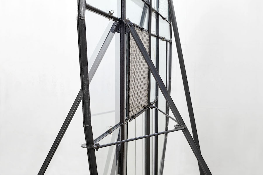 Fabrizio Prevedello, Rosone (2017), 2017, ferro, gomma, vetro, 311 x 284 x 200 cm, 06 NO PAV 