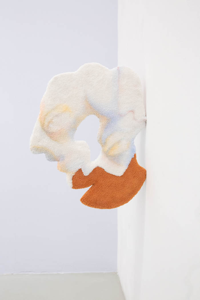 Sinking Sleeper II, 2018, pastello su tappeto intarsiato, legno, cm50x40 - Courtesy l’artista e Renata Fabbri Arte Contemporanea. Fotografie di Andrea Cenetiempo