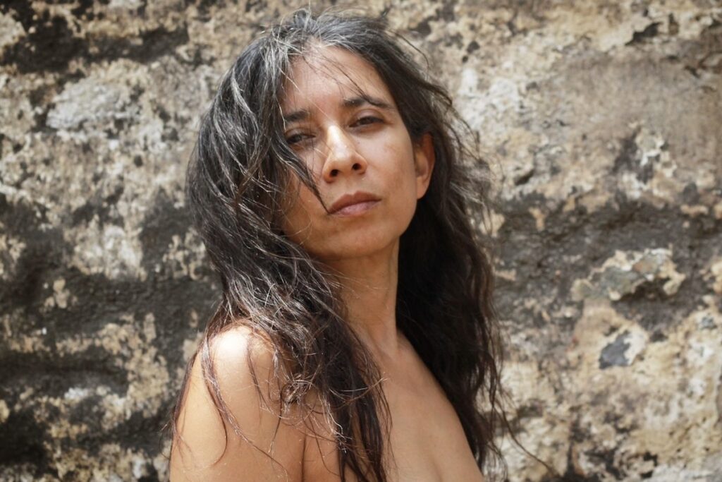 La prima edizione del festival biennale internazionale accende i riflettori sulle arti performative contemporanee, promuovendo il dialogo tra tradizione e sperimentazione, corpi e tecnologie, reti locali e internazionali.